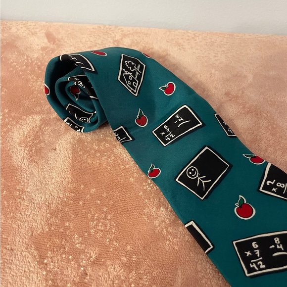 Chalkboard and Apple Patterned Tie - Picture 4 of 8